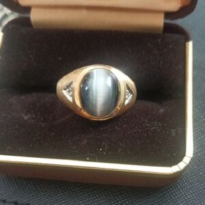 10 Kt Gold Ring with Cats Eye Stone 8.5 Size